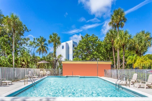 Days Inn by Wyndham Fort Lauderdale Airport Cruise Port image 1