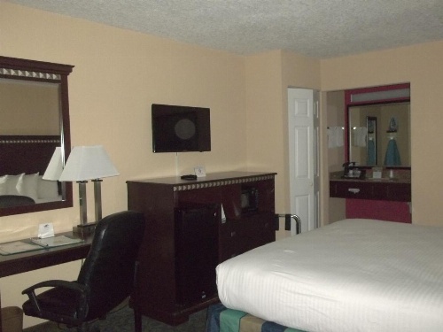 Days Inn by Wyndham Fort Lauderdale Airport Cruise Port image 10