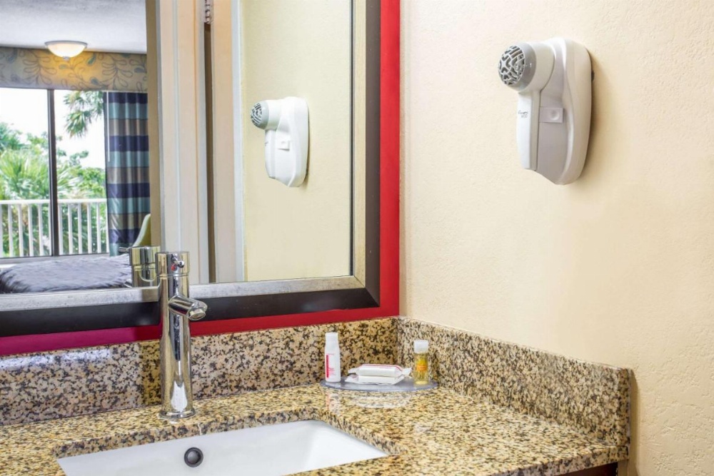 Days Inn by Wyndham Fort Lauderdale Airport Cruise Port Image 19