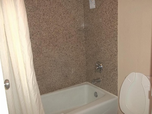 Days Inn by Wyndham Fort Lauderdale Airport Cruise Port image 8