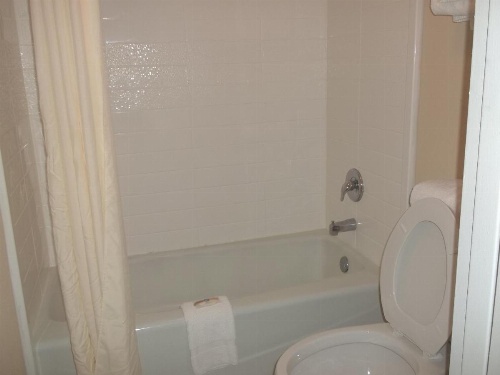 Days Inn by Wyndham Fort Lauderdale Airport Cruise Port image 9